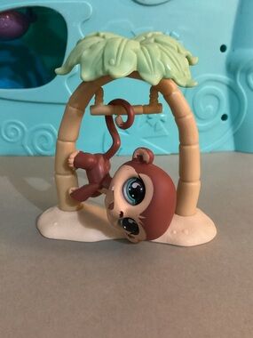 Littlest Pet Shop #655 Monkey with Palm Tree